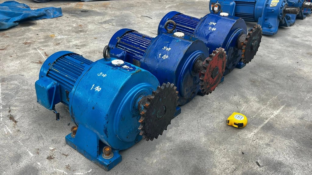 มอเตอร์เกียร์ทดกำลัง PEI GONG TAIWAN ขนาด 5 HP 1 : 40 (37 rpm)380V เข้ามา 3 ตัว มอเตอร์เกียร์ทดกำลัง PEI GONG TAIWAN ขนาด 5 HP 1 : 40 (37 rpm)380V เข้ามา 3 ตัว