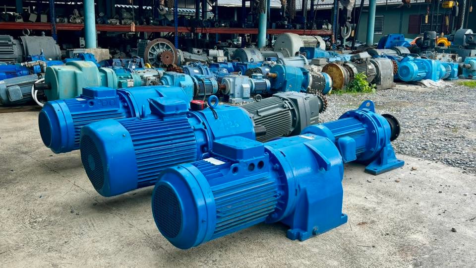 มอเตอร์เกียร์ทดกำลังงานยุโรป SEW EURODRIVE & Sumitomo🇩🇪ขนาด 15-30 HP 380V เข้ามา 5 ตัว มอเตอร์เกียร์ทดกำลังงานยุโรป SEW EURODRIVE & Sumitomo🇩🇪ขนาด 15-30 HP 380V เข้ามา 5 ตัว