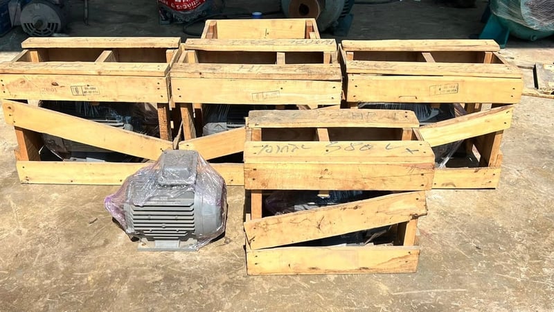 มอเตอร์ไฟฟ้ากำลังของใหม่เก็บสแปTERAL (Hitachi) รอบเร็ว 2 Pole 380V เข้ามา 5 ตัว