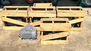 มอเตอร์ไฟฟ้ากำลังของใหม่เก็บสแปTERAL (Hitachi) รอบเร็ว 2 Pole 380V เข้ามา 5 ตัว