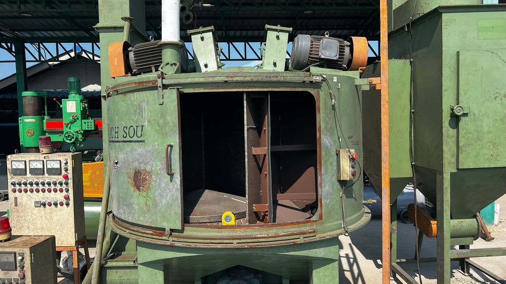 เครื่องยิงทราย RICH SOU TAIWAN ระบบยิง 3 หัว เครื่องปลดจากไลน์ผลิต หายาก อุปกรณ์ครบๆตามภาพ 380V เครื่องยิงทราย RICH SOU TAIWAN ระบบยิง 3 หัว เครื่องปลดจากไลน์ผลิต หายาก อุปกรณ์ครบๆตามภาพ 380V