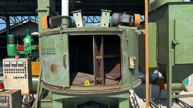 เครื่องยิงทราย RICH SOU TAIWAN ระบบยิง 3 หัว เครื่องปลดจากไลน์ผลิต หายาก อุปกรณ์ครบๆตามภาพ 380V เครื่องยิงทราย RICH SOU TAIWAN ระบบยิง 3 หัว เครื่องปลดจากไลน์ผลิต หายาก อุปกรณ์ครบๆตามภาพ 380V