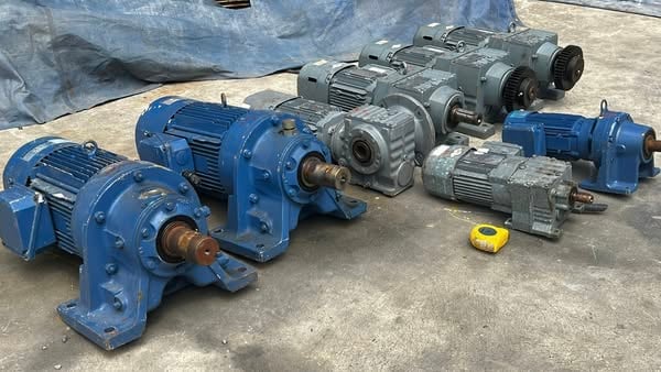 มอเตอร์เกียร์ทดกำลังญี่ปุ่น Sumitomo & Sew Eurodriveงานยุโรป 380V เข้ามา 8 ตัว มอเตอร์เกียร์ทดกำลังญี่ปุ่น Sumitomo & Sew Eurodriveงานยุโรป 380V เข้ามา 8 ตัว