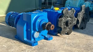 มอเตอร์เกียร์ทดกำลัง งานยุโรป FLENDER  MOTOVARIO รอบทดช้าแรงบิดสูง380Vเข้ามา 3 ตัว