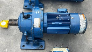 มอเตอร์เกียร์ทดกำลังญี่ปุ่น SUMITOMO JAPAN รุ่นพิเศษมีเบรค 380V เข้ามา 3 ตัว