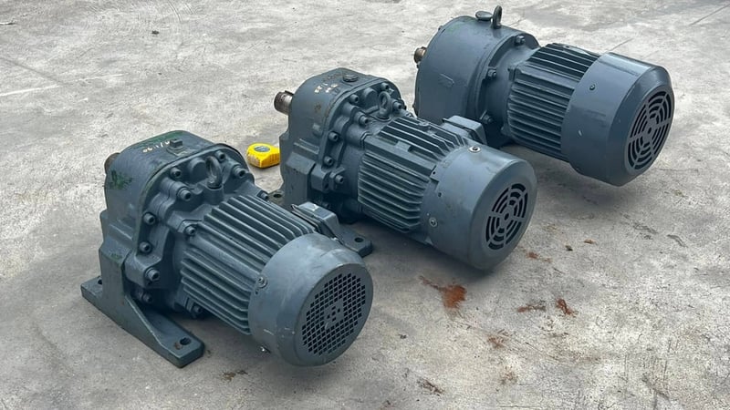 มอเตอร์เกียร์ทดกำลังMitsubishi JAPAN380Vเข้ามา 3 ตัว