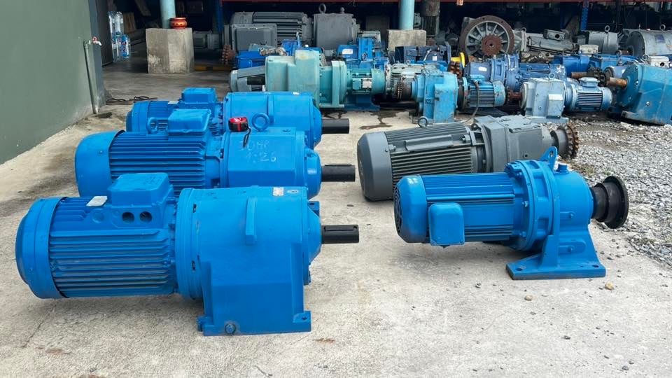 มอเตอร์เกียร์ทดกำลังงานยุโรป SEW EURODRIVE & Sumitomo🇩🇪ขนาด 15-30 HP 380V เข้ามา 5 ตัว มอเตอร์เกียร์ทดกำลังงานยุโรป SEW EURODRIVE & Sumitomo🇩🇪ขนาด 15-30 HP 380V เข้ามา 5 ตัว