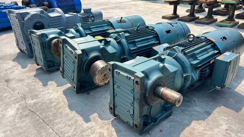 มอเตอร์เกียร์ทดกำลัง SEW EURODRIVE (Hallowshaft) รุ่นพิเศษมีระบบเบรค380Vเข้ามา 4 ตัว