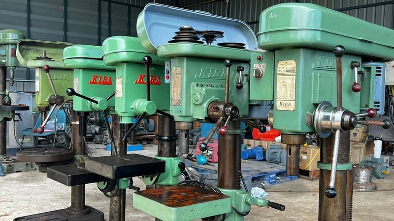 สดจากนอกเก่าญี่ปุ่น สว่านแท่นเก่าญี่ปุ่นKIRAJAPANรุ่น 420 31 mm รุ่นเจาะธรรมดา  เจาะออโต้ เจาะต้าป ตรวจเช็คสภาพให้เรียบร้อยพร้อมใช้380V