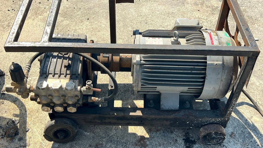 ปั้มฉีดน้ำแรงดันสูง(High_Pressure)🇮🇹Made in ITALY🇮🇹Press : 200 Bar เข้ามา 4 ตัว ปั้มฉีดน้ำแรงดันสูง(High_Pressure)🇮🇹Made in ITALY🇮🇹Press : 200 Bar เข้ามา 4 ตัว