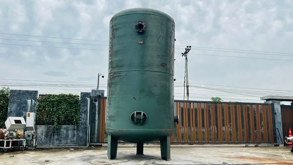 ถังพักลมเข้าใหม่ ทรงตั้งขนาดใหญ่ 10000 ลิตร ถังหนา 12 mm สภาพสวยงานตัดประมูล พร้อมใช้งาน