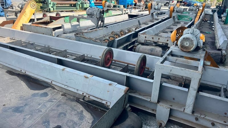 สายพานลำเลียง(CONVEYOR)Made in KOREAรุ่นงานหนัก HEAVY DEUTYแบบพื้นเรียบ  หน้ากว้าง 80  100 cm มีเข้ามา 12 ตัว380Vโครงสร้างหนาแข็งแรงรุ่นงานหนัก สภาพใหม่ใช้น้อยงานตัดประมูล