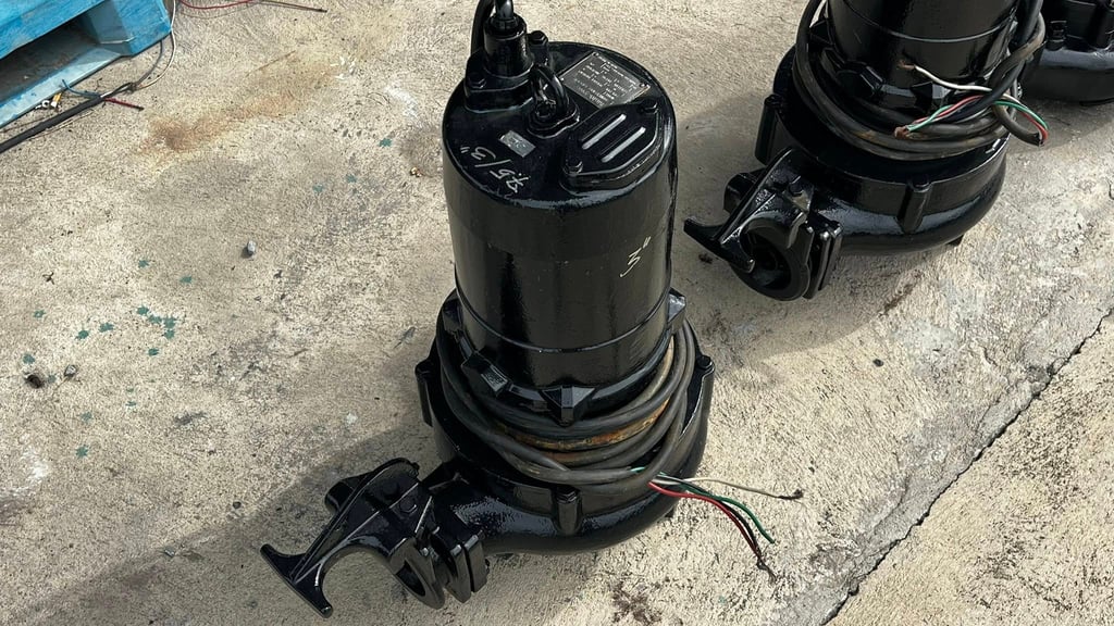 ปั้มจุ่มแช่ไดโว่(Submersible)Shinmaywa & Tsurumiขนาด 7.5 HP 380Vเข้ามา 3 ตัว
