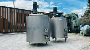 ถังกวนผสมแบบสเตนเลส แบบ 2 ชั้น ความจุ 200 Litr พร้อมเกียร์ใบกวนผสม 380V งานพรีเมี่ยมอย่างดี เข้ามา 2 ใบ ถังกวนผสมแบบสเตนเลส แบบ 2 ชั้น ความจุ 200 Litr พร้อมเกียร์ใบกวนผสม 380V งานพรีเมี่ยมอย่างดี เข้ามา 2 ใบ