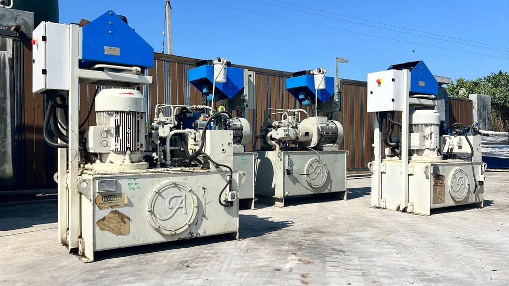 ชุดต้นกำลังปั้มน้ำมันไฮดรอลิค(PowerUnit) HYAIR มีมา 2 ขนาด 15 HP และ 20 HP  Press : 150 Bar ถังพักบรรจุ 250 Litr 380V เข้ามา 4 ชุด