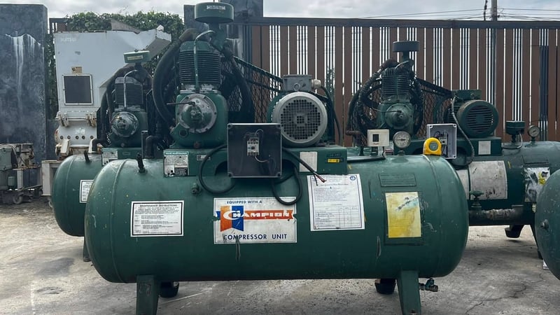 เครื่องปั้มลมUSA CHAMPIONS USA ขนาด 5 HP เป็นรุ่น 2 Stage ถังพักบรรจุ 300 Litr 380V เครื่องปั้มลมUSA CHAMPIONS USA ขนาด 5 HP เป็นรุ่น 2 Stage ถังพักบรรจุ 300 Litr 380V