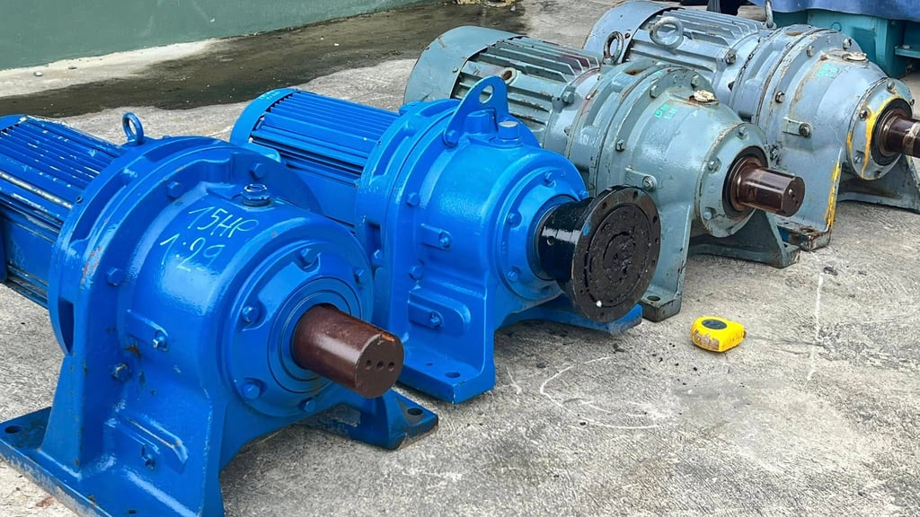 มอเตอร์เกียร์ทดกำลังSUMITOMO JAPANขนาด 15 HP 380V เข้ามา 4 ตัว สภาพสวยพร้อมใช้ มอเตอร์เกียร์ทดกำลังSUMITOMO JAPANขนาด 15 HP 380V เข้ามา 4 ตัว สภาพสวยพร้อมใช้