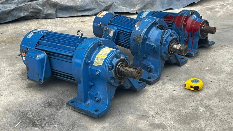 มอเตอร์เกียร์ทดกำลังญี่ปุ่น SUMITOMO JAPAN รุ่นพิเศษมีเบรค 380V เข้ามา 3 ตัว