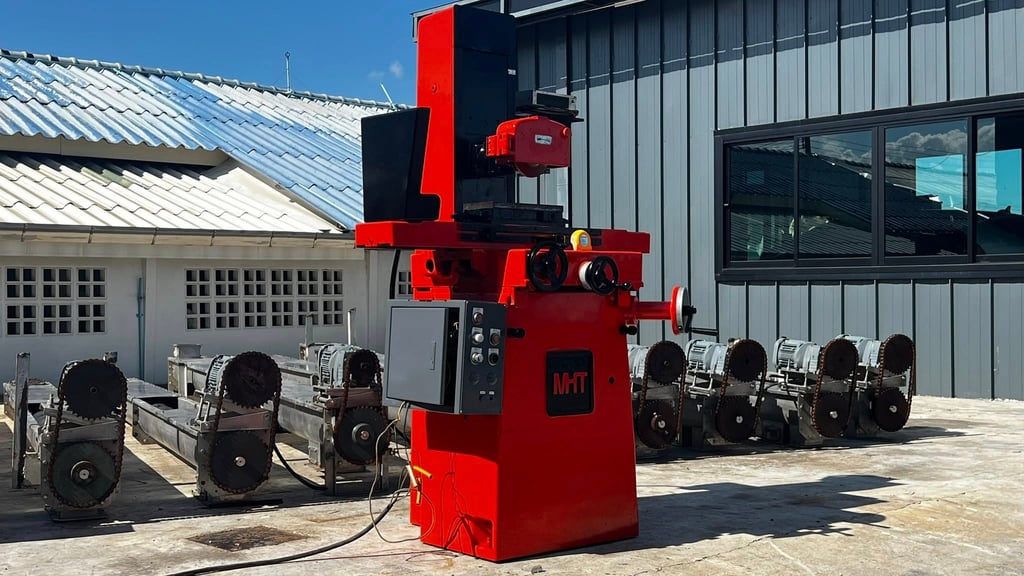 เครื่องเจียรราบญี่ปุ่นMHT GRINDER JAPANฐานแม่เหล็ก 150 x 300 mm  แกน XYZ เป็นแมนนวล380V