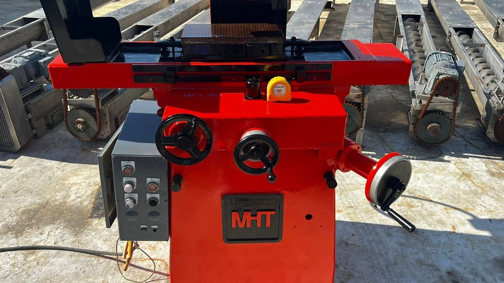 เครื่องเจียรราบญี่ปุ่นMHT GRINDER JAPANฐานแม่เหล็ก 150 x 300 mm  แกน XYZ เป็นแมนนวล380V