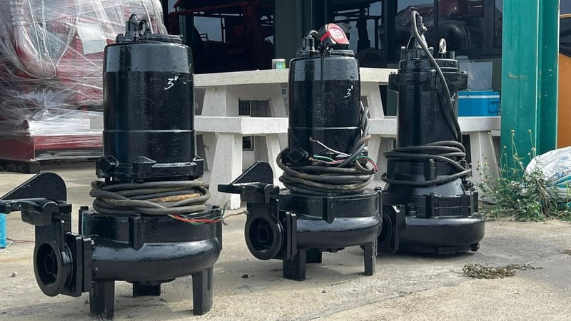 ปั้มจุ่มแช่ไดโว่(Submersible)Shinmaywa & Tsurumiขนาด 7.5 HP 380Vเข้ามา 3 ตัว ปั้มจุ่มแช่ไดโว่(Submersible)Shinmaywa & Tsurumiขนาด 7.5 HP 380Vเข้ามา 3 ตัว