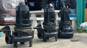 ปั้มจุ่มแช่ไดโว่(Submersible)Shinmaywa & Tsurumiขนาด 7.5 HP 380Vเข้ามา 3 ตัว ปั้มจุ่มแช่ไดโว่(Submersible)Shinmaywa & Tsurumiขนาด 7.5 HP 380Vเข้ามา 3 ตัว