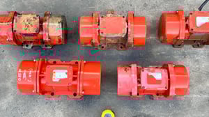 มอเตอร์สั่นเขย่า(Vibrating)O L I Made in ITALY380Vเข้ามา 5 ตัว มอเตอร์สั่นเขย่า(Vibrating)O L I Made in ITALY380Vเข้ามา 5 ตัว