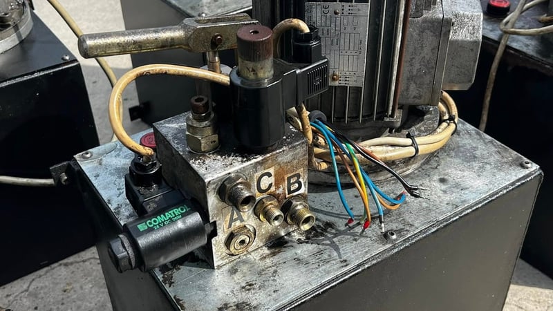 ชุดต้นกำลังปั้มน้ำมันไฮดรอลิค(PowerUnit) ขนาด 4 HP  Press : 100-150 bar  ถังพัก 30 Litr 380V