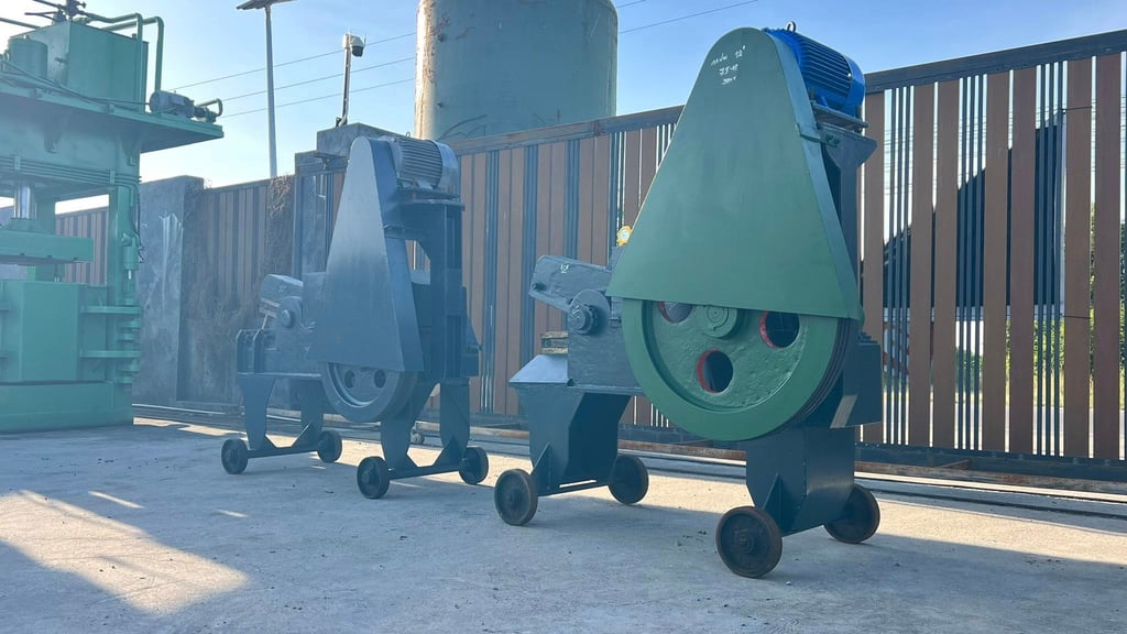 กรรไกรตัดงับเศษเหล็ก ตัดเศษเหล็กงานรีไซเคิล ปากมีด 12”380Vเข้ามา 2 ตัว กรรไกรตัดงับเศษเหล็ก ตัดเศษเหล็กงานรีไซเคิล ปากมีด 12”380Vเข้ามา 2 ตัว