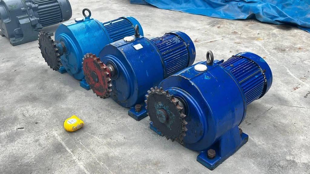 มอเตอร์เกียร์ทดกำลัง PEI GONG TAIWAN ขนาด 5 HP 1 : 40 (37 rpm)380V เข้ามา 3 ตัว มอเตอร์เกียร์ทดกำลัง PEI GONG TAIWAN ขนาด 5 HP 1 : 40 (37 rpm)380V เข้ามา 3 ตัว