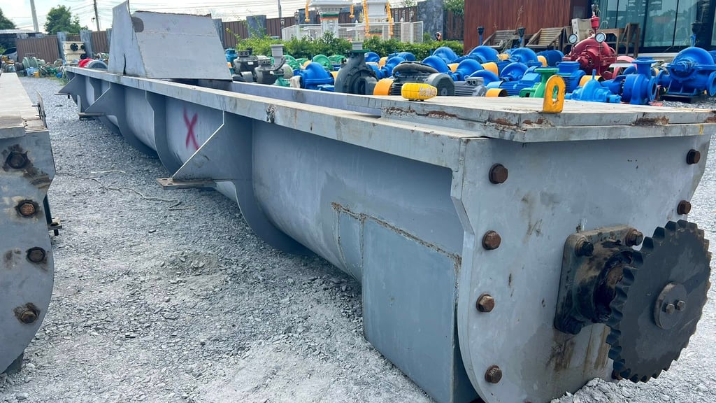 สกรูลำเลียงวัตถุดิบ(ScrewConveyor)Made in KOREAขนาดห้องและใบสกรู 24” ( 60 cm )รุ่นงานหนัก HEAVY DEUTYมีเข้ามา 3 ตัว (ไม่มีมอเตอร์) โครงสร้างหนาแข็งแรงรุ่นงานหนัก สภาพใหม่ใช้น้อยงานตัดประมูล