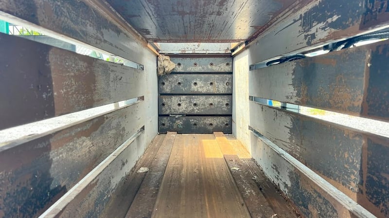 เครื่องอัดก้อนแนวนอน (อัดกระป๋อง)Made in KOREAมอเตอร์ ขนาด 30 HP380Vงานตัดประมูลสภาพใหม่พร้อมใช้