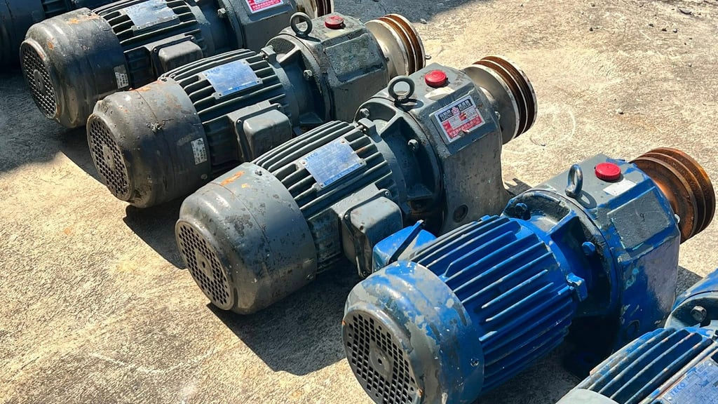 มอเตอร์เกียร์ทดกำลัง LIMING ขนาด 2 HP 1 : 7 (200 rpm)380V เข้ามา 6 ตัว มอเตอร์เกียร์ทดกำลัง LIMING ขนาด 2 HP 1 : 7 (200 rpm)380V เข้ามา 6 ตัว