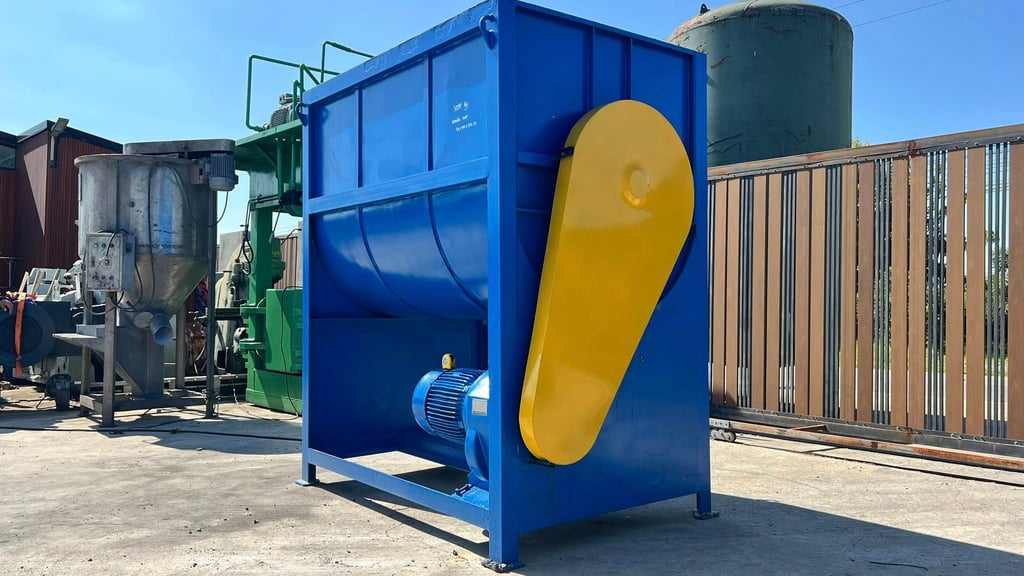 ถังกวนผสม ขนาด 1000 kg ภายในบุสเตนเลส แกนและใบกวนสเตนเลสแบบริบบอน มอเตอร์เกียร์ 15 HP380Vสภาพสวยพร้อมใช้ ถังกวนผสม ขนาด 1000 kg ภายในบุสเตนเลส แกนและใบกวนสเตนเลสแบบริบบอน มอเตอร์เกียร์ 15 HP380Vสภาพสวยพร้อมใช้