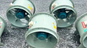 โบลเวอร์ระบายอากาศ_Axialblower KRUGER BLOWER ขนาด 5.5 HP ใบพัดอลูมิเนียม 28” (70 cm) CMH : 18000 380V ถอดประมูลสภาพใหม่ใช้น้อย เข้ามา 9 ตัว