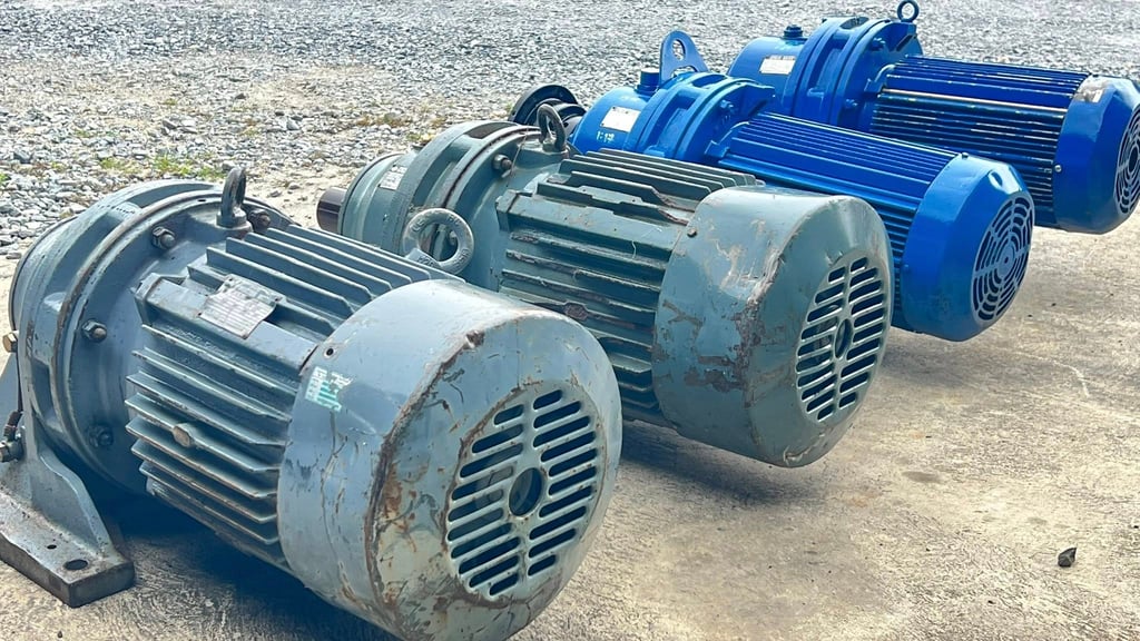 มอเตอร์เกียร์ทดกำลังSUMITOMO JAPANขนาด 15 HP 380V เข้ามา 4 ตัว สภาพสวยพร้อมใช้ มอเตอร์เกียร์ทดกำลังSUMITOMO JAPANขนาด 15 HP 380V เข้ามา 4 ตัว สภาพสวยพร้อมใช้