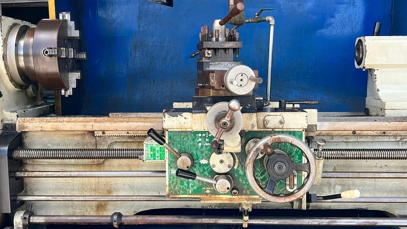 เครื่องกลึง ECOCA LATHE ขนาด 6 ฟุต รู 2“  460 x 1000 380V รุ่นใหม่ มีลิเนียร์ 4 เพลาเด้งเบรคนิ้วมิลในตัวคอม้าไม่เคยเปิด มี 3 ขา มี 3 จับให้ เครื่องสวยพร้อมใช้