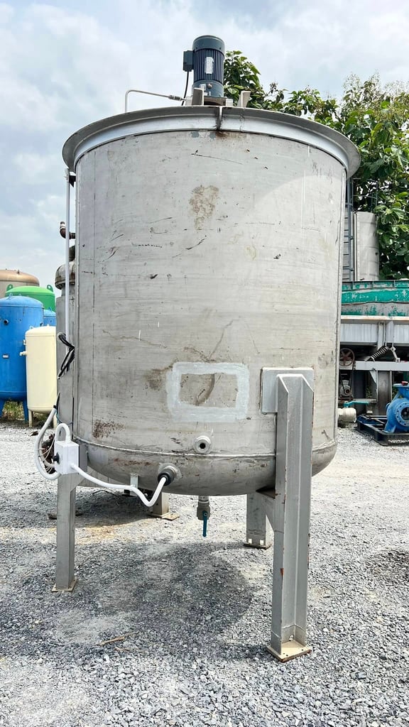 เหลือ 1 ใบ ถังกวนผสมแบบสเตนเลส ขนาด 2000 ลิตร พร้อมเกียร์ใบกวน380Vสภาพสวยพร้อมใช้ เหลือ 1 ใบ ถังกวนผสมแบบสเตนเลส ขนาด 2000 ลิตร พร้อมเกียร์ใบกวน380Vสภาพสวยพร้อมใช้