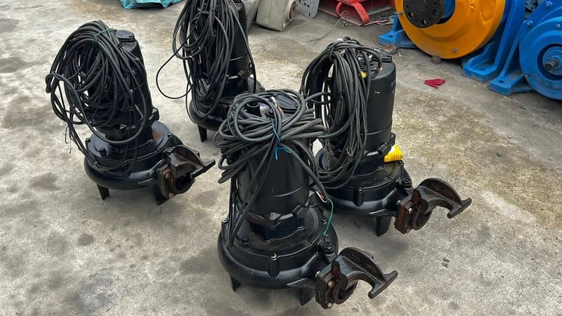 ปั้มจุ่มแช่ไดโว่(Submersible)SHINMAYWA JAPAN ขนาด 7.5 HP  Model : CNMJ 100 ท่อ 4”380V เข้ามา 4 ตัว