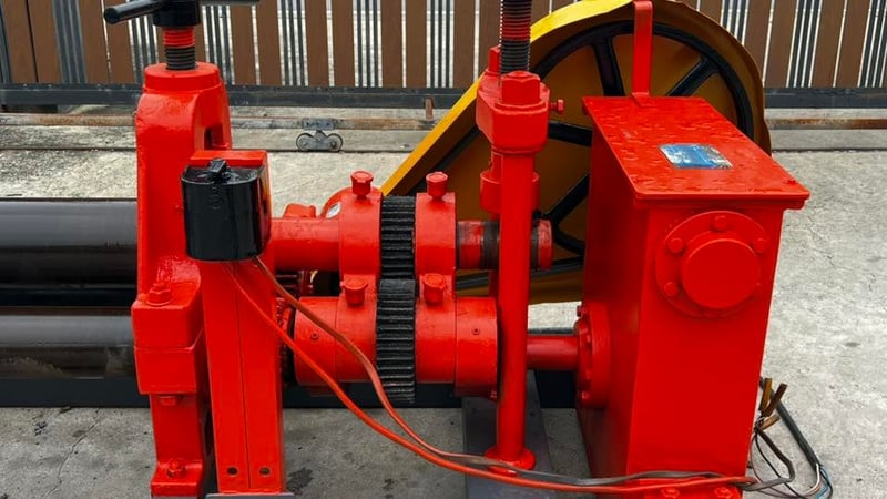 เครื่องม้วนเหล็กแผ่นเก่าญี่ปุ่น ขนาด 2000 x 6 mm 380Vสดจากนอกเก่าญี่ปุ่น เครื่องม้วนเหล็กแผ่นเก่าญี่ปุ่น ขนาด 2000 x 6 mm 380Vสดจากนอกเก่าญี่ปุ่น