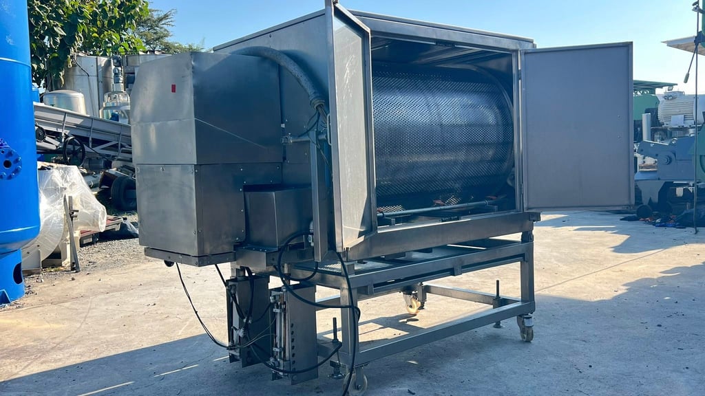 เครื่องล้างสลัดแห้งงานสเตนเลส ขนาดห้อง (กยส) 90 x 135 x 100 cm มีระบบน้ำฉีดล้างในตัว380Vสเตนเลสทั้งตัว