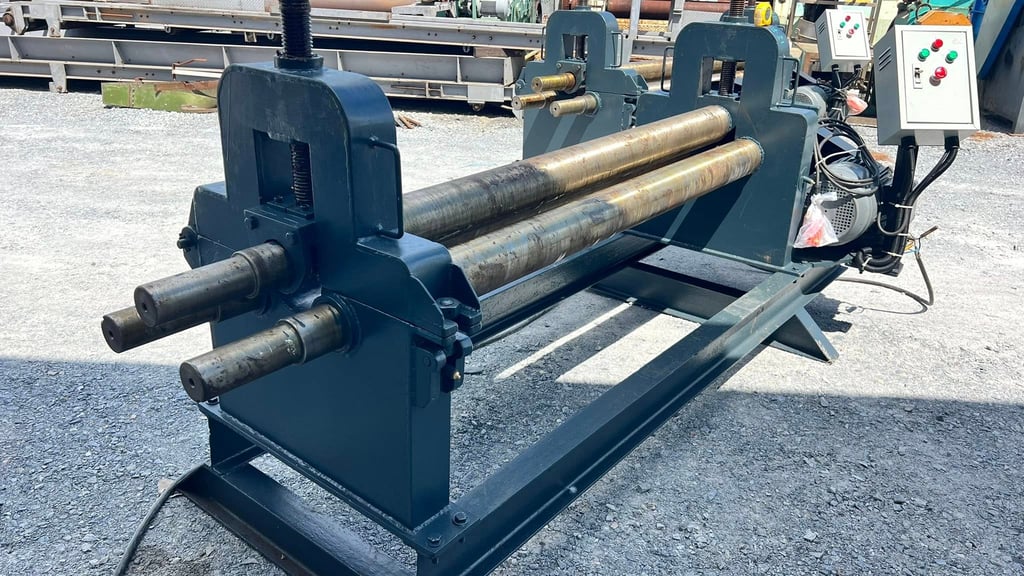 เครื่องม้วนเหล็กแผ่นประกอบใหม่ ขนาดยาว 5 ฟุต (165 cm) เพลาตัน ม้วนหนา 3 - 6 mm Option หัวเพลาม้วนแป๊ปได้ 380V เข้ามา 2 ตัว เครื่องม้วนเหล็กแผ่นประกอบใหม่ ขนาดยาว 5 ฟุต (165 cm) เพลาตัน ม้วนหนา 3 - 6 mm Option หัวเพลาม้วนแป๊ปได้ 380V เข้ามา 2 ตัว