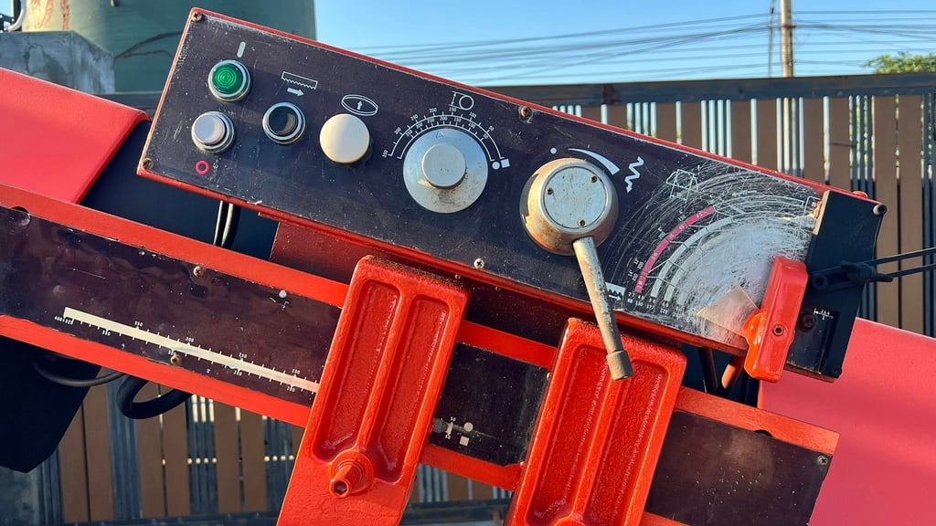 เครื่องเลื่อยสายพานญี่ปุ่น(BANDSAW)AMADA JAPANรุ่น H-350SA (ไม่มีบัคเก็ตหางส่ง)200Vใช้งานได้ปกติ ราคาสุดเร้าใจ เครื่องเลื่อยสายพานญี่ปุ่น(BANDSAW)AMADA JAPANรุ่น H-350SA (ไม่มีบัคเก็ตหางส่ง)200Vใช้งานได้ปกติ ราคาสุดเร้าใจ