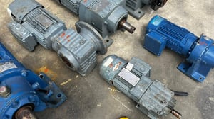 มอเตอร์เกียร์ทดกำลังญี่ปุ่น Sumitomo & Sew Eurodriveงานยุโรป 380V เข้ามา 8 ตัว