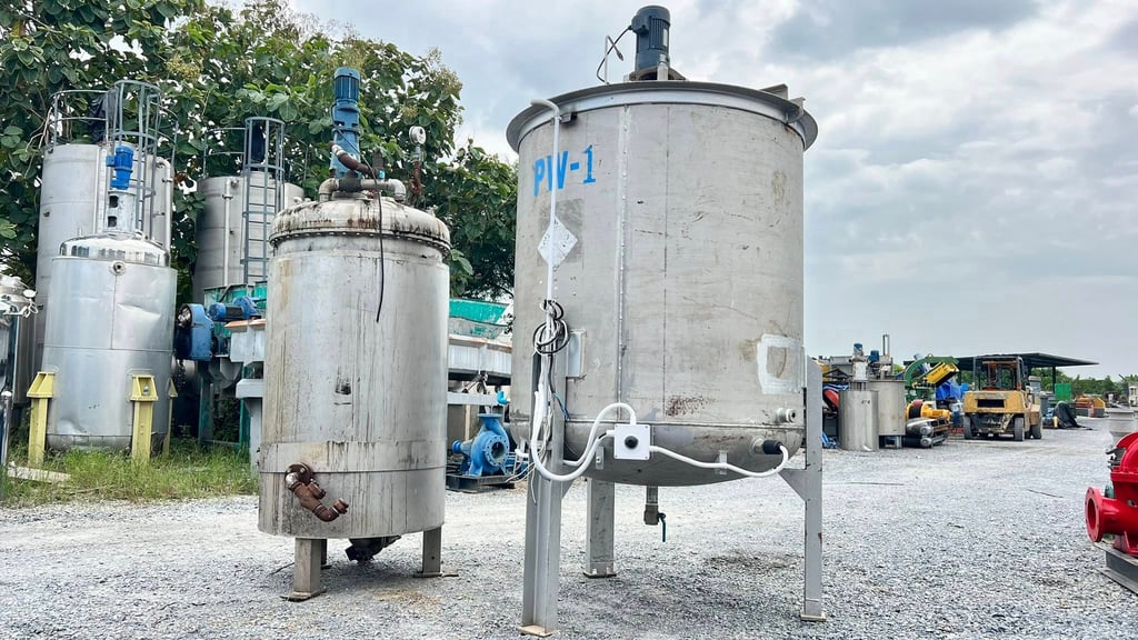 เหลือ 1 ใบ ถังกวนผสมแบบสเตนเลส ขนาด 2000 ลิตร พร้อมเกียร์ใบกวน380Vสภาพสวยพร้อมใช้ เหลือ 1 ใบ ถังกวนผสมแบบสเตนเลส ขนาด 2000 ลิตร พร้อมเกียร์ใบกวน380Vสภาพสวยพร้อมใช้