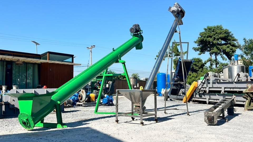 สกรูลำเลียงวัตถุดิบ(ScrewConveyor)มีทั้งแบบงานสเตนเลส เหล็ก380Vเข้ามา 3 ตัว สกรูลำเลียงวัตถุดิบ(ScrewConveyor)มีทั้งแบบงานสเตนเลส เหล็ก380Vเข้ามา 3 ตัว