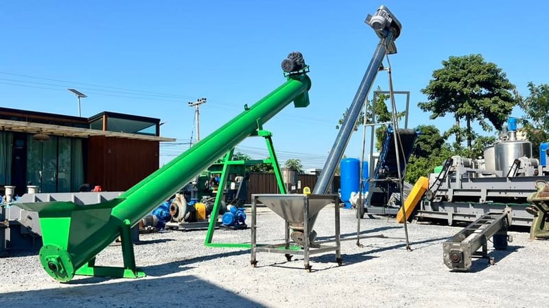 สกรูลำเลียงวัตถุดิบ(ScrewConveyor)มีทั้งแบบงานสเตนเลส เหล็ก380Vเข้ามา 3 ตัว สกรูลำเลียงวัตถุดิบ(ScrewConveyor)มีทั้งแบบงานสเตนเลส เหล็ก380Vเข้ามา 3 ตัว