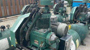 เครื่องปั้มลมUSA CHAMPIONS USA ขนาด 5 HP เป็นรุ่น 2 Stage ถังพักบรรจุ 300 Litr 380V เครื่องปั้มลมUSA CHAMPIONS USA ขนาด 5 HP เป็นรุ่น 2 Stage ถังพักบรรจุ 300 Litr 380V