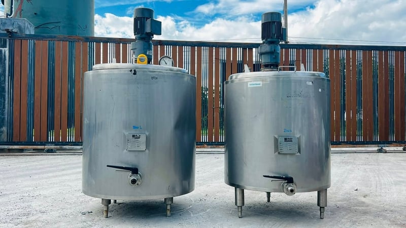 ถังกวนผสมแบบสเตนเลส แบบ 2 ชั้น  ความจุ 200 Litr พร้อมเกียร์ใบกวนผสม 380V งานพรีเมี่ยมอย่างดี เข้ามา 2 ใบ