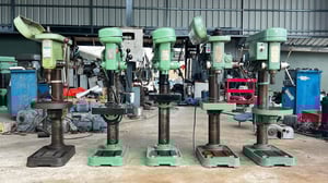 สดจากนอกเก่าญี่ปุ่น สว่านแท่นเก่าญี่ปุ่นKIRAJAPANรุ่น 420 31 mm รุ่นเจาะธรรมดา  เจาะออโต้ เจาะต้าป ตรวจเช็คสภาพให้เรียบร้อยพร้อมใช้380V